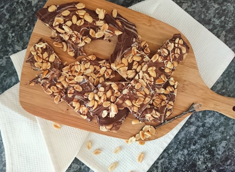 Salted Peanut Chocolate&nbsp;Bark